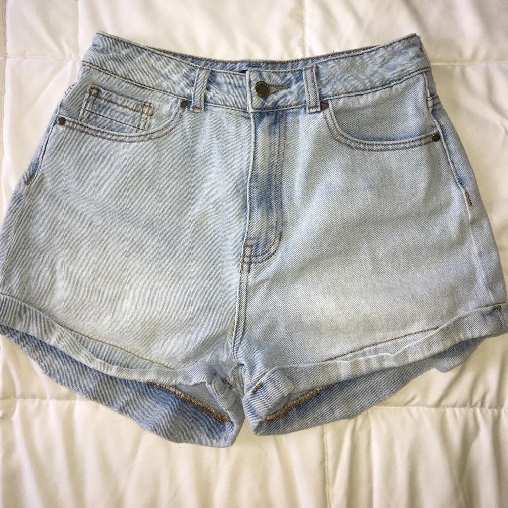 High wasted light wash shorts.