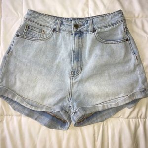 High wasted light wash shorts.