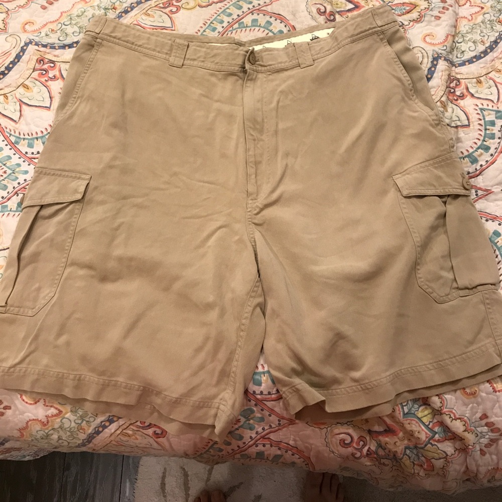 Size 40 Men's khaki Cargo Shorts