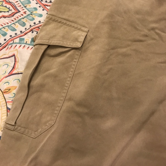 Size 40 Men's khaki Cargo Shorts - Picture 2 of 3