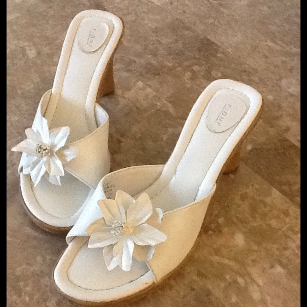 ** SOLD** Retro White Wedges with Flower Detail