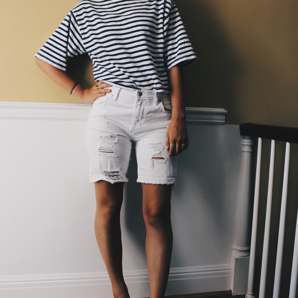 Amazing white cut off jean shorts!