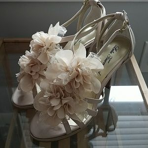 Lulu Townsend floral detail heel