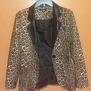 Gorgeous leopard blazer by cececi