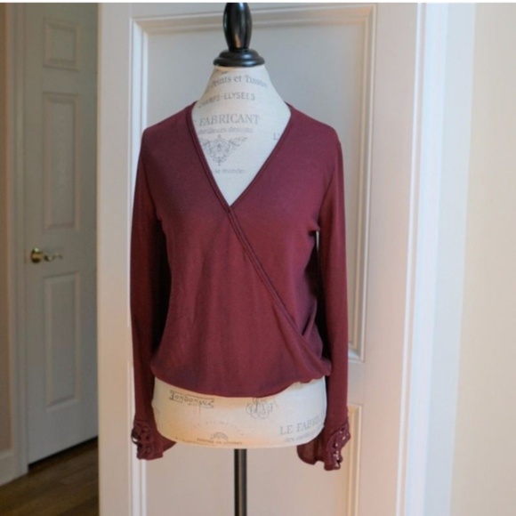 Bell sleeve wrap knit top or light sweater Wine - Picture 4 of 7