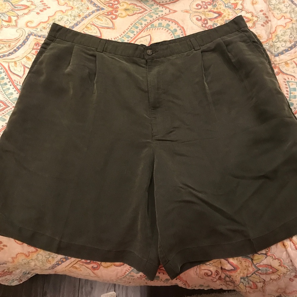 Men's size 42 Claiborne dark grey/green shorts
