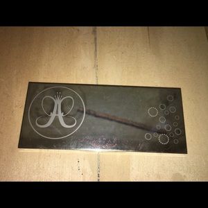 Anastasia Beverly Hills eyeshadow compact