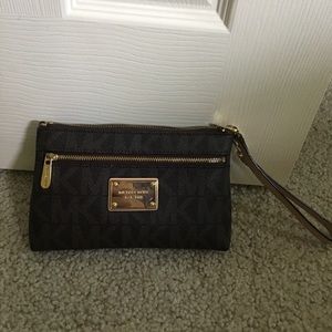 MICHEAL KORS DOUBLE ZIP WRISTLET