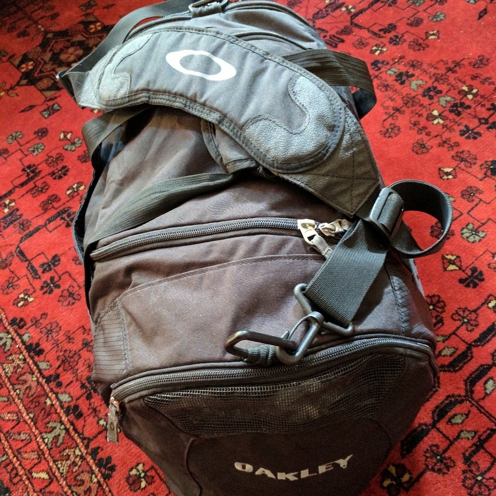 Oakley 40 L bag