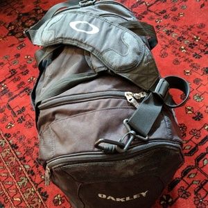 Oakley 40 L bag