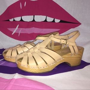 Clog-like sandal/heel