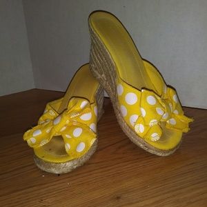 MONTEGO BAY YELLOW AND WHITE WEDGES