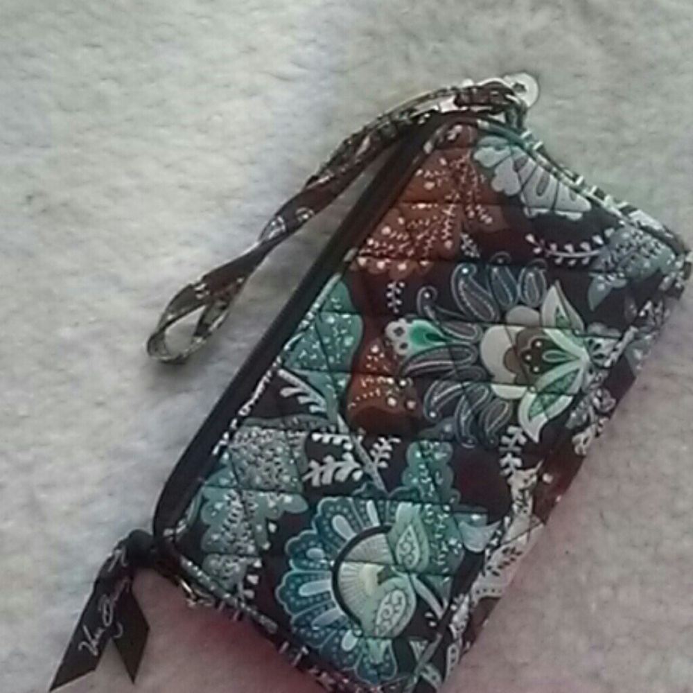Verabradley wristlit