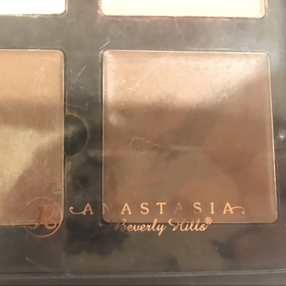 Anastasia Beverley Hills Contour Palette! 💗 - Picture 2 of 2