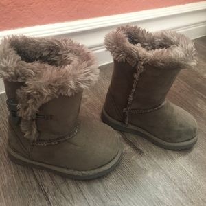 Baby fur boots