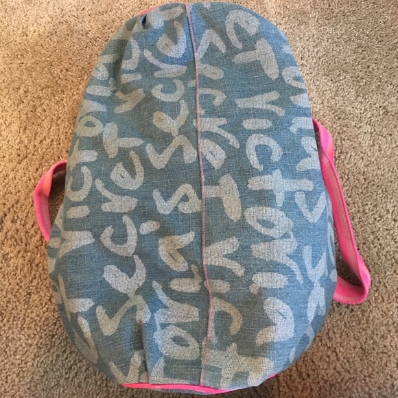 Victoria Secret Duffle Bag - Picture 4 of 4