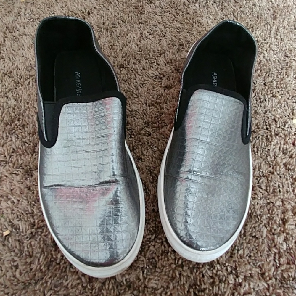 Ashley Stewart silver slip ins size 11