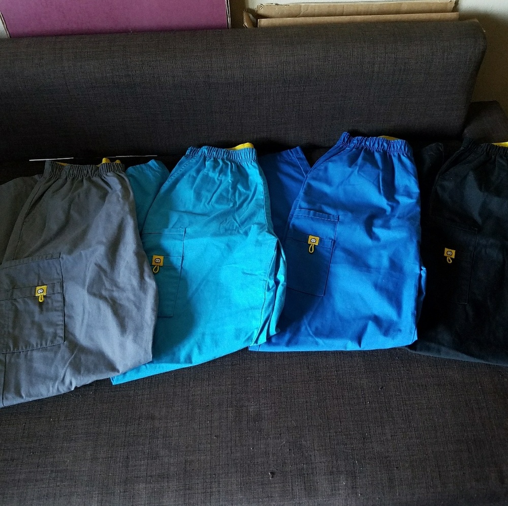 4 Wonder Wink Scrub Pants