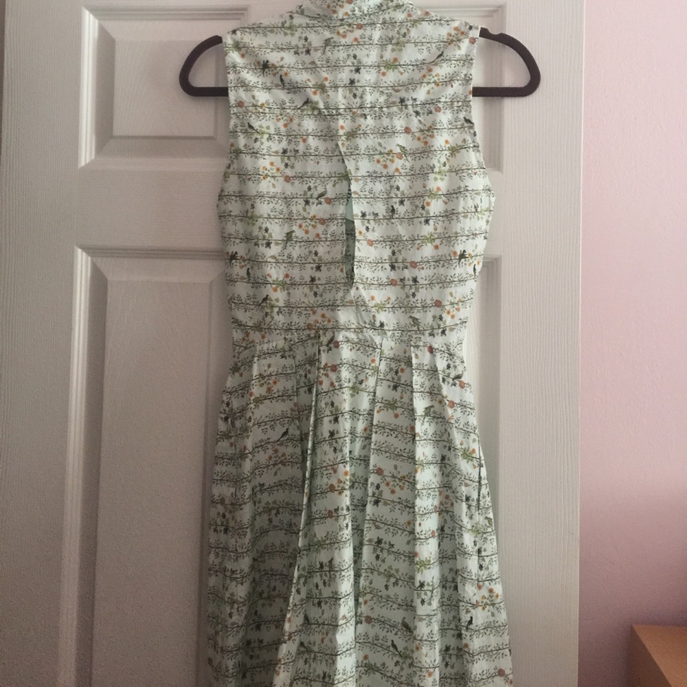 Urban Outfitters Beautiful Open Cut Dress - Picture 4 of 4