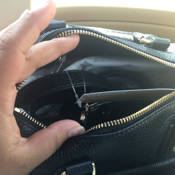 Black purse slightly used - Picture 2 of 2