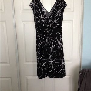 BLACK AND WHITE FLORAL WOMENS DRESS SIZE 14