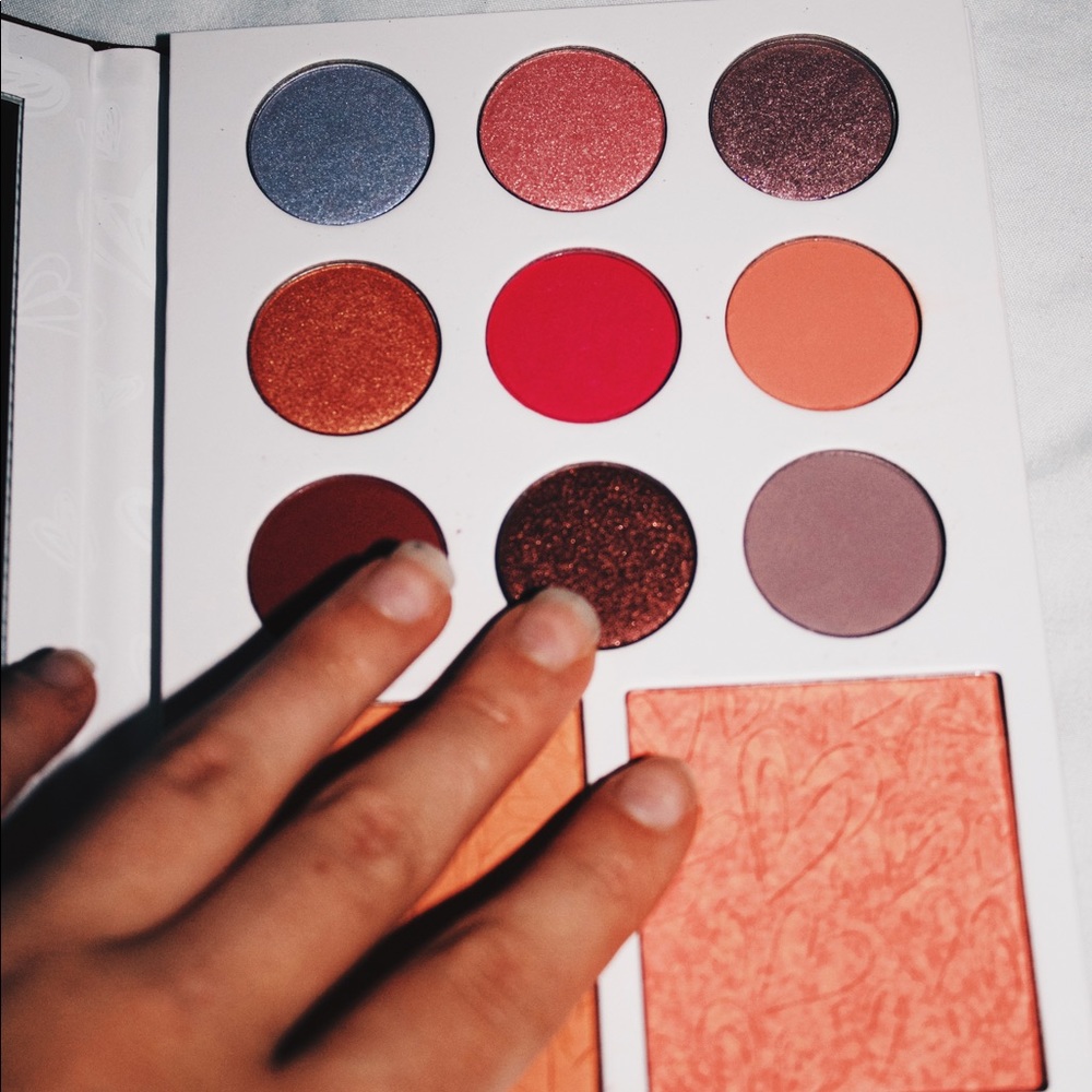 Kylie Jenner Diary Palette (LIMITED EDITION)