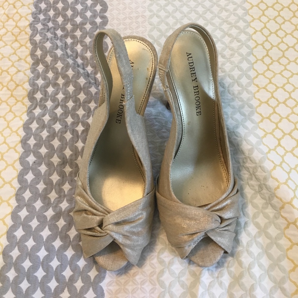 Audrey Brooke Gold Peep Toe Heel size 8
