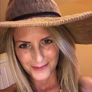 Meet your Posher, Denise