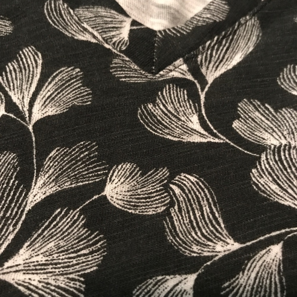 Woman’s, Printed, V-neck T-Shirt. - Picture 2 of 4