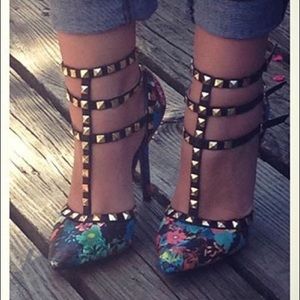 Stuffed floral print stilettos!
