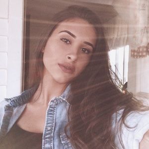 Meet your Posher, Leticia