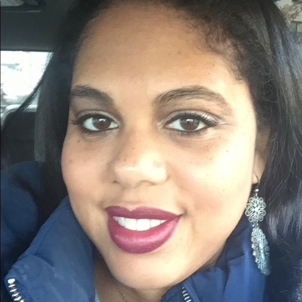 Meet your Posher, Larizsa