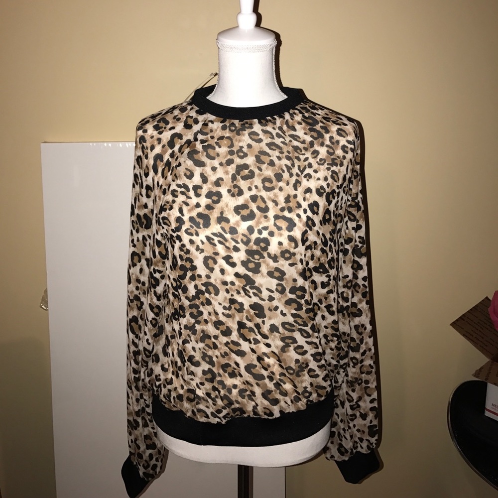 Forever 21. NWT Long sleeve. Woven top.