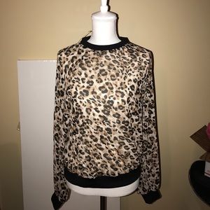 Forever 21. NWT Long sleeve. Woven top.