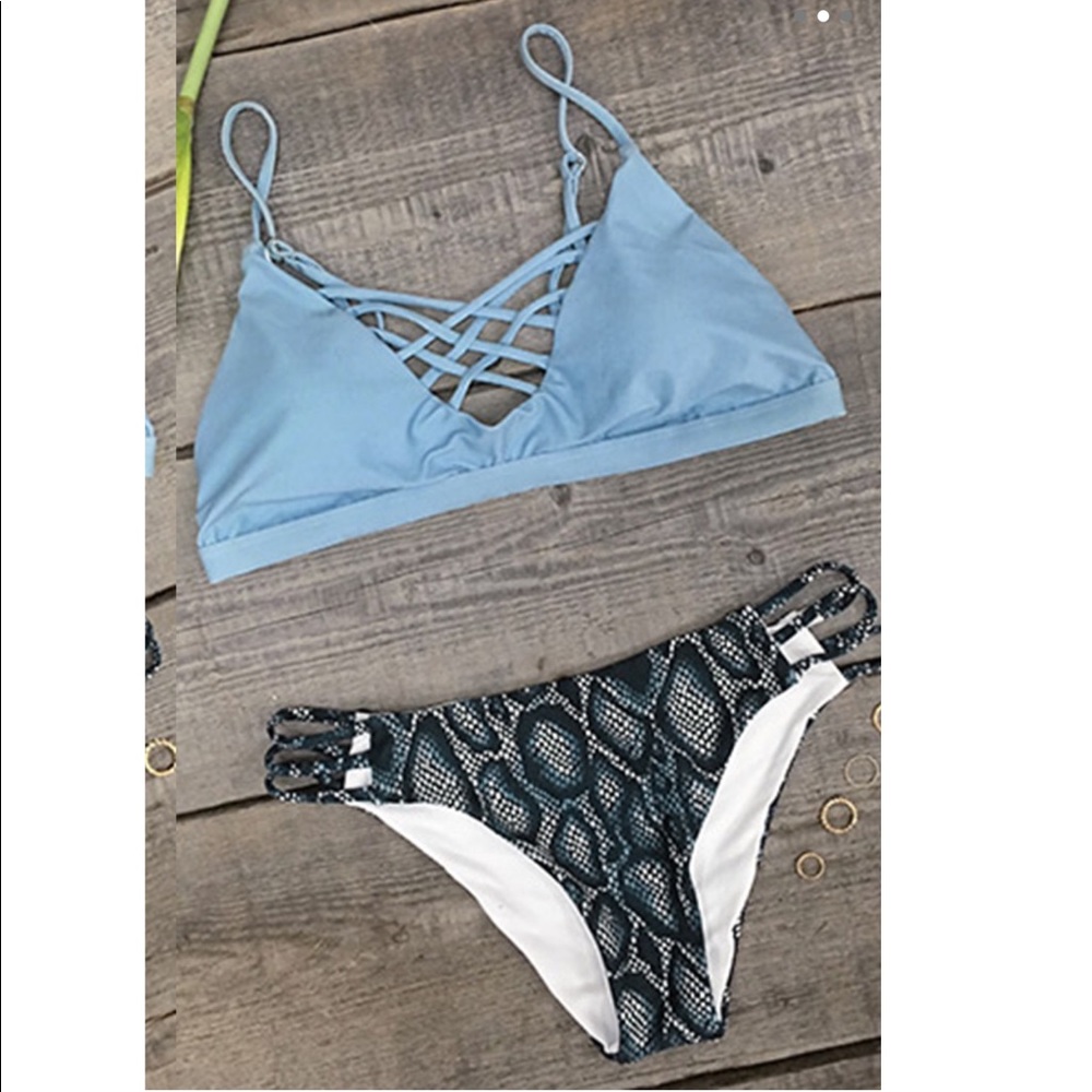 NWT M Cupshe Lace Up Bikini