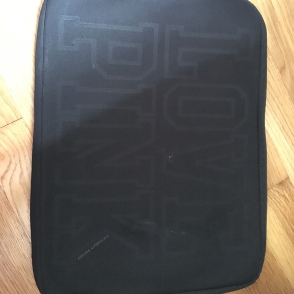 Victoria's Secret pink laptop case - Picture 3 of 5