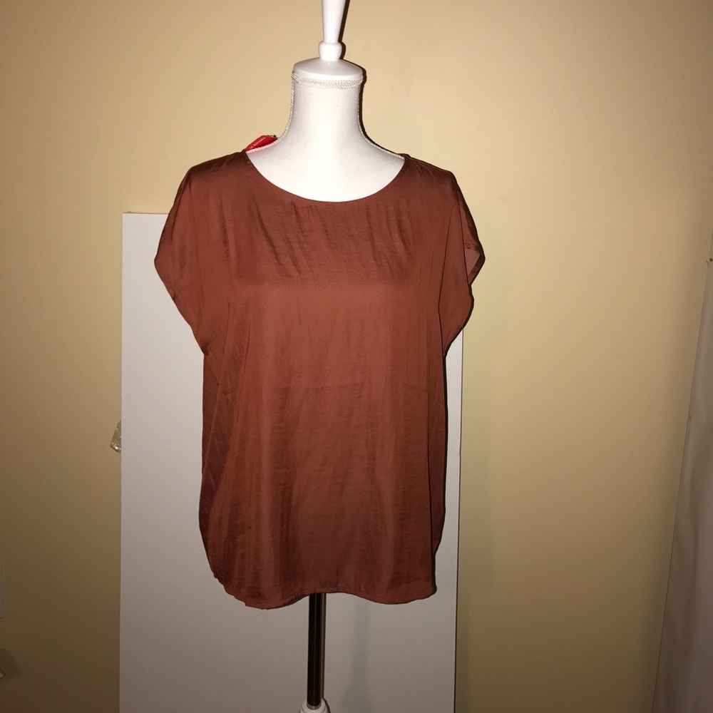 Forever 21. NWT Short sleeve woven top. Rust color