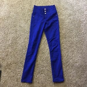 High-waisted Refuge skinny jeans!