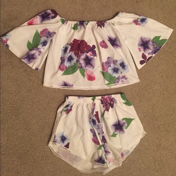 Off the Shoulder Floral Crop Top and Shorts - Picture 2 of 4
