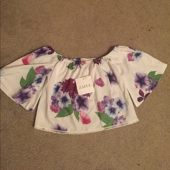 Off the Shoulder Floral Crop Top and Shorts - Picture 3 of 4