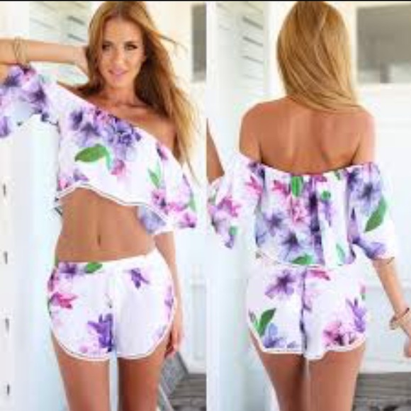 Zaful Other - Off the Shoulder Floral Crop Top and Shorts