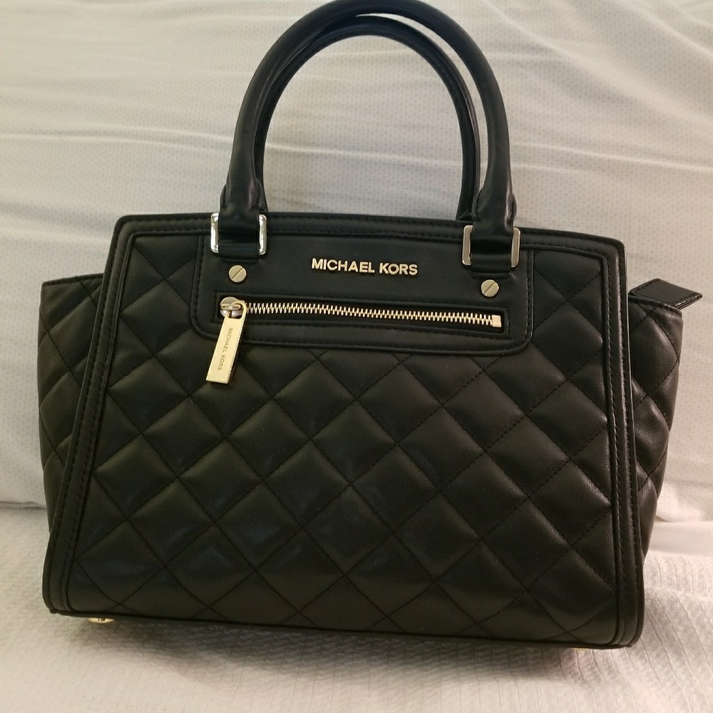 MICHAEL KORS BLACK LEATHER QUILTED BAG