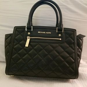 MICHAEL KORS BLACK LEATHER QUILTED BAG