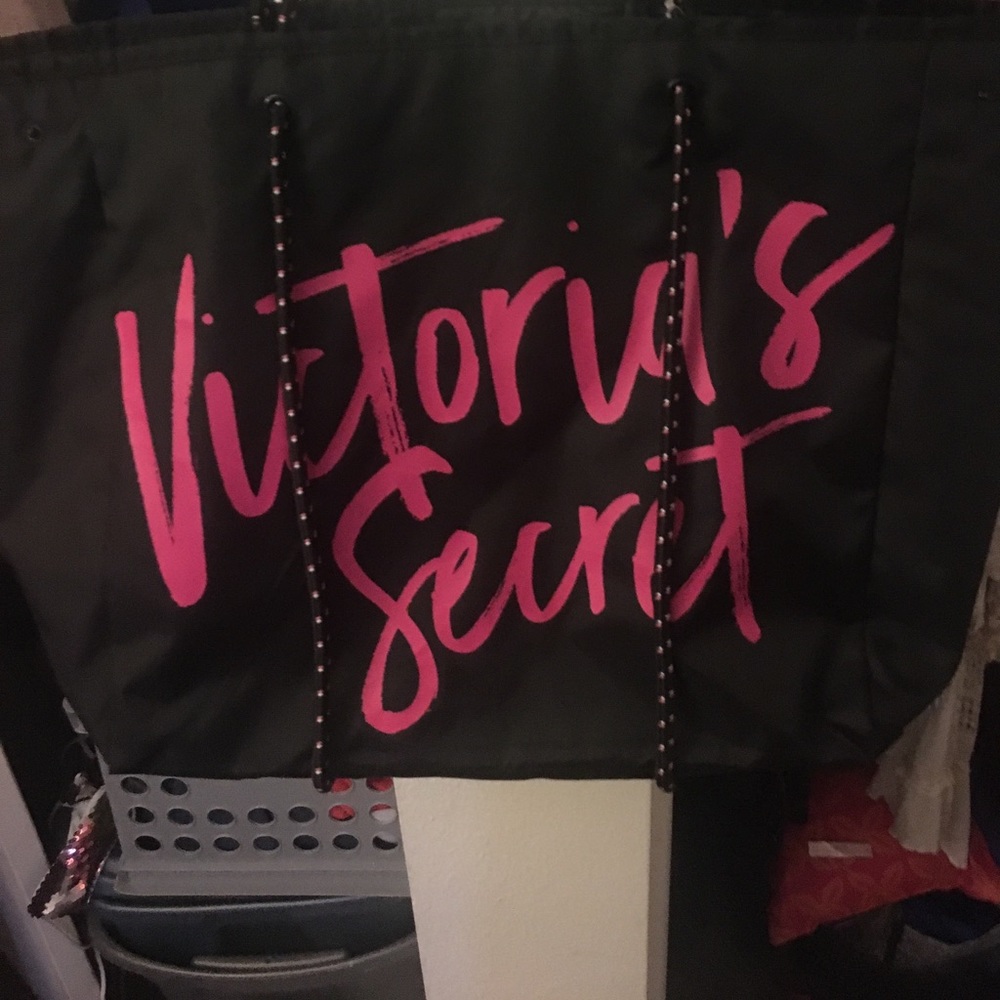BRAND NWT. Victoria Secrets Tote 👜 one size