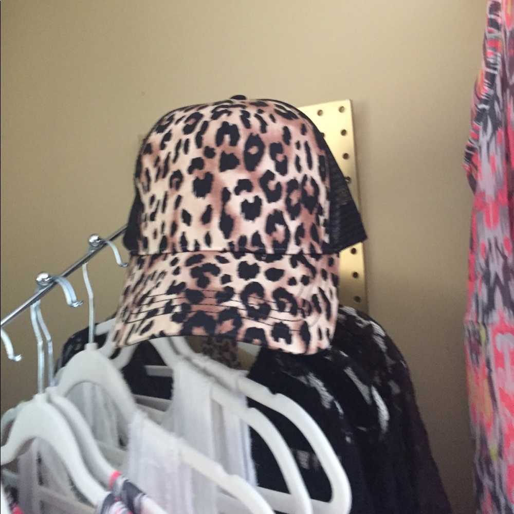 Leopard Cap