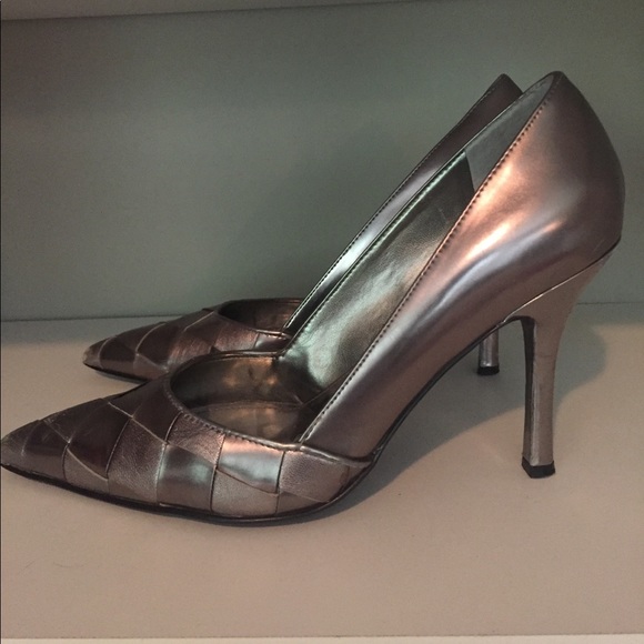 Marc Fisher Shoes - Silver pointed pumps
