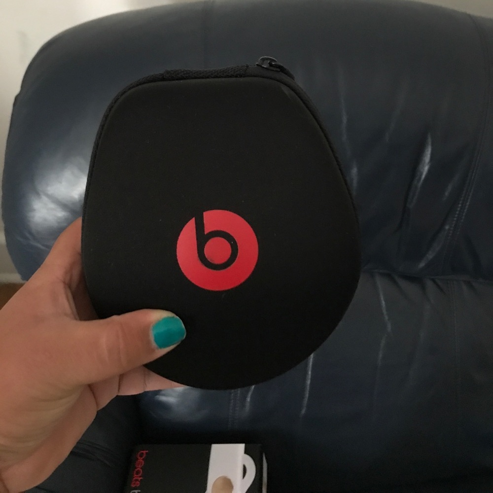 Beats - Picture 2 of 5
