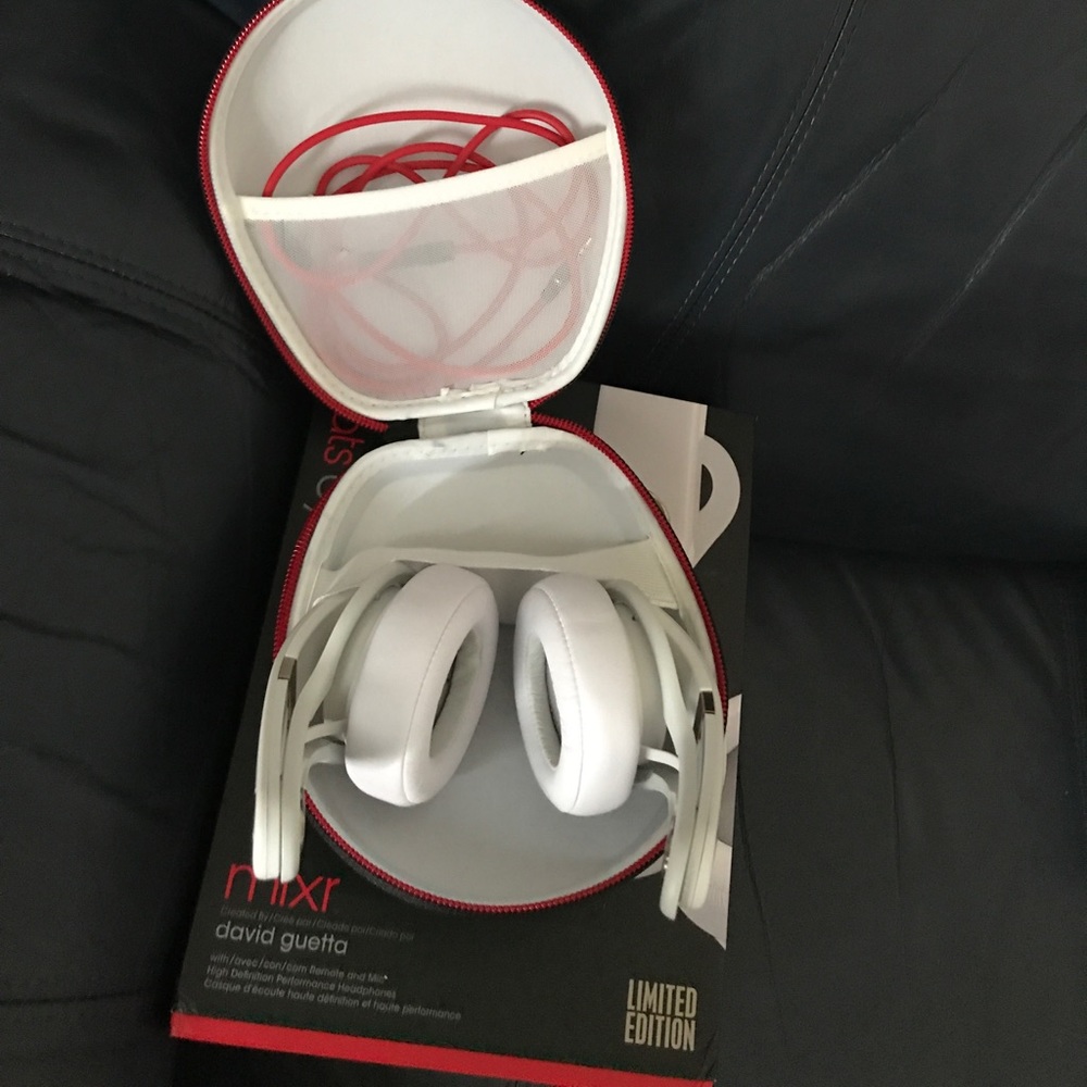 Beats - Picture 3 of 5