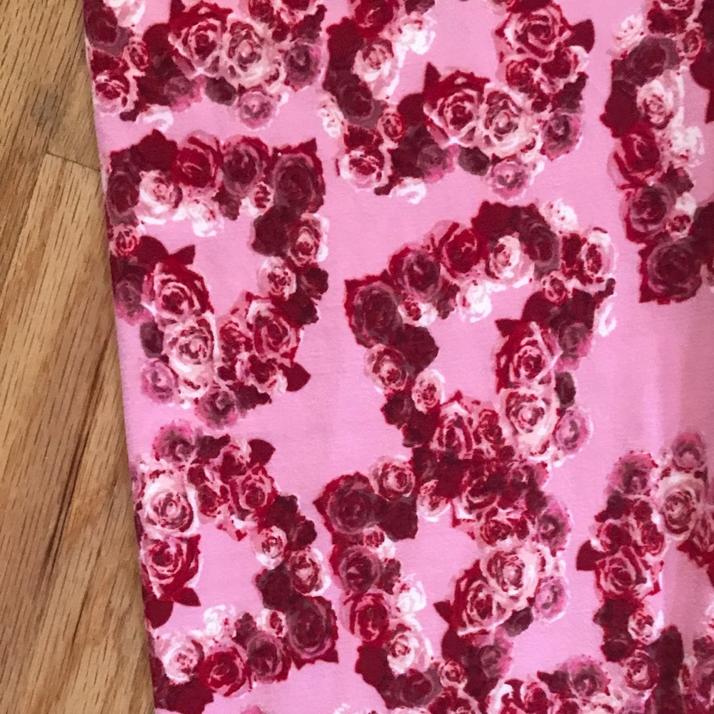 Beautiful rose heart Lularoe OS leggings