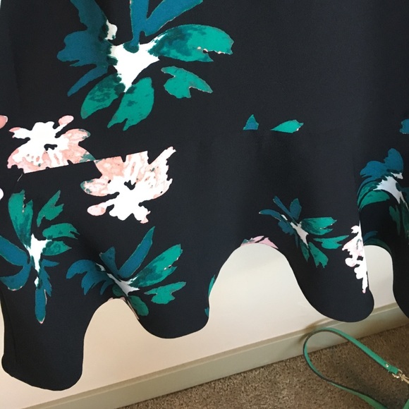 Beautiful Floral Summer Dress - Picture 2 of 3